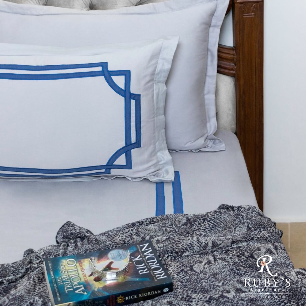 Majestueux Royal Blue Bed sheet