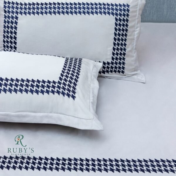 The Modish Houndstooth Prussian Blue Bed sheet