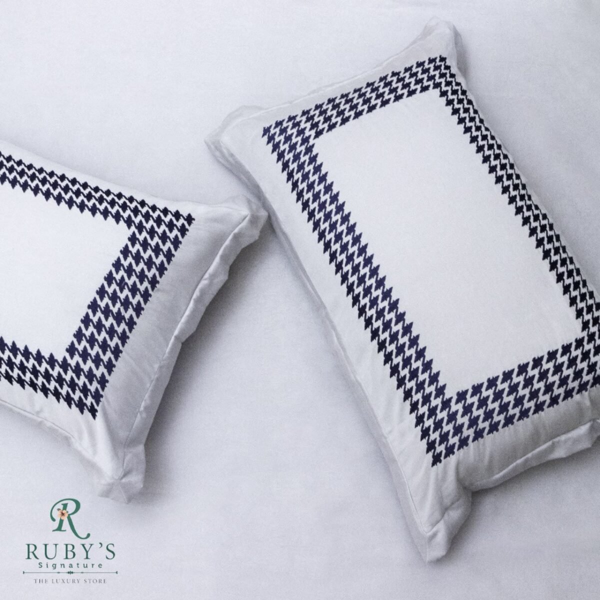 The Houndstooth Prussian Blue Bed sheet